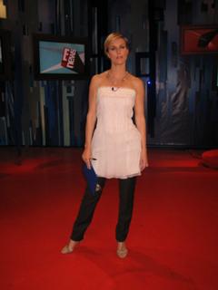 Ellen Hidding feet photo 3