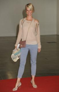 Ellen Hidding feet photo 1