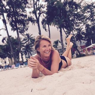 Ellen Hidding feet photo 17