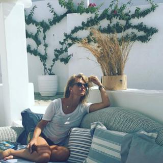 Ellen Hidding feet photo 15