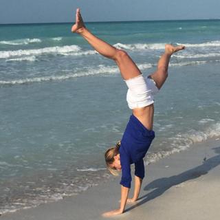 Ellen Hidding feet photo 14