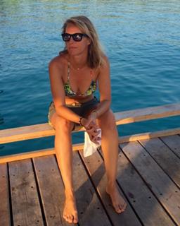 Ellen Hidding feet photo 13