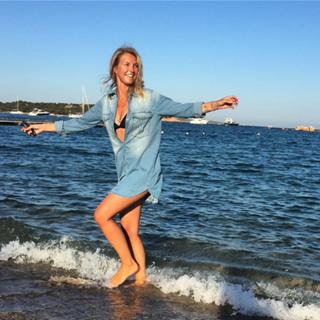 Ellen Hidding feet photo 10