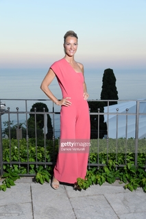 Ellen Hidding feet photo 7