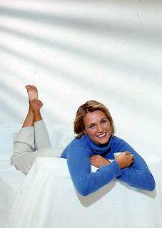 Ellen Hidding feet photo 3