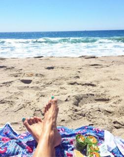 Ellen Hollman feet photo 17