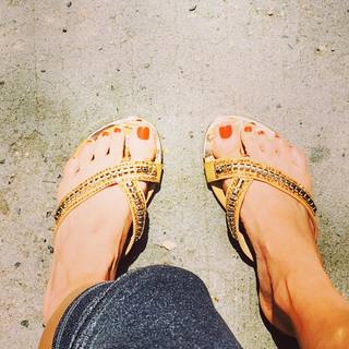 Ellen Hollman feet photo 9
