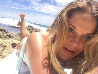 Ellen Hollman feet photo 9