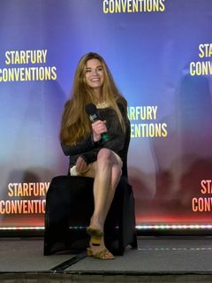 Ellen Muth feet photo 4