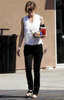 Ellen Pompeo feet photo thumbnail