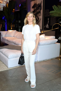 Ellen Pompeo feet photo thumbnail