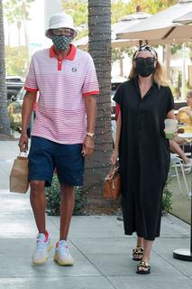 Ellen Pompeo feet photo thumbnail