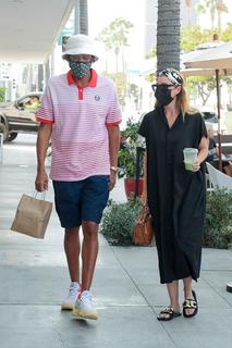 Ellen Pompeo feet photo thumbnail