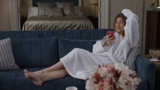 Ellen Pompeo feet photo thumbnail