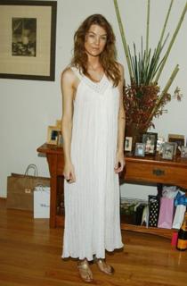 Ellen Pompeo feet photo thumbnail