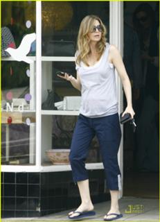 Ellen Pompeo feet photo thumbnail
