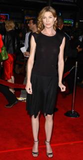 Ellen Pompeo feet photo thumbnail