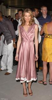 Ellen Pompeo feet photo thumbnail