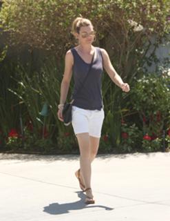 Ellen Pompeo feet photo thumbnail