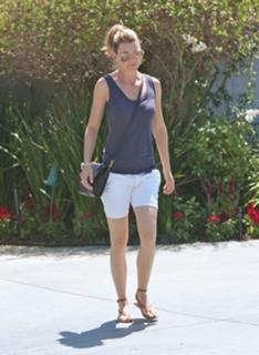 Ellen Pompeo feet photo thumbnail