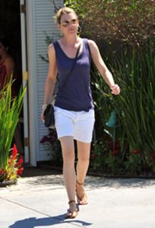 Ellen Pompeo feet photo thumbnail