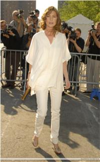 Ellen Pompeo feet photo thumbnail