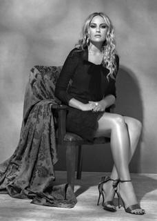 Ellen Rocche feet photo thumbnail