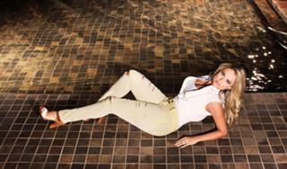 Ellen Rocche feet photo thumbnail