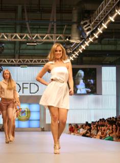 Ellen Rocche feet photo thumbnail