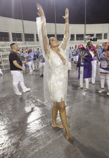 Ellen Rocche feet photo thumbnail