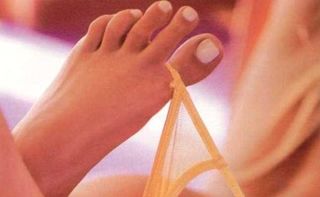 Ellen Rocche feet photo thumbnail