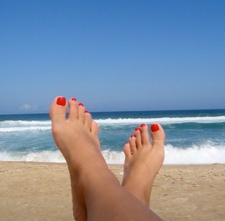 Ellen Rocche feet photo thumbnail