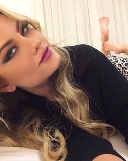 Ellen Rocche feet photo thumbnail