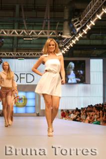 Ellen Rocche feet photo thumbnail