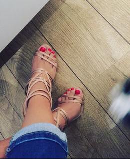 Ellen Rocche feet photo thumbnail
