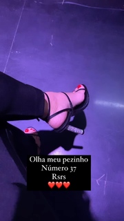 Ellen Rocche feet photo thumbnail