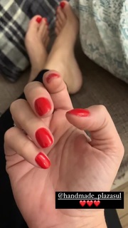 Ellen Rocche feet photo thumbnail