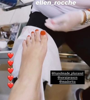 Ellen Rocche feet photo thumbnail