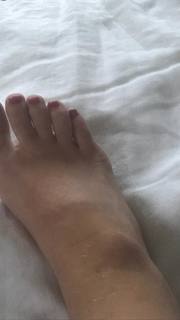 Ellen Woglom feet photo 17