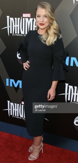 Ellen Woglom feet photo 10