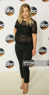 Ellen Woglom feet photo 3