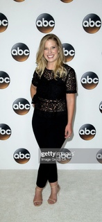 Ellen Woglom feet photo 2