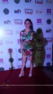 Elli Avrram feet photo thumbnail