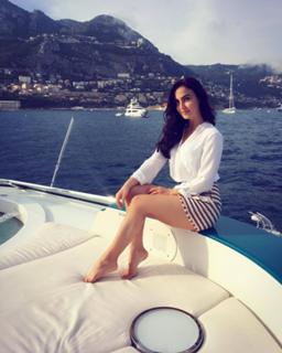 Elli Avrram feet photo thumbnail