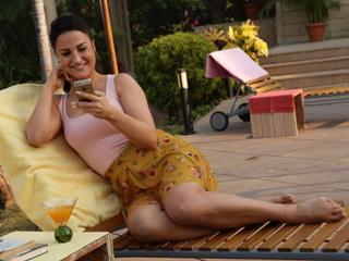 Elli Avrram feet photo thumbnail