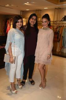 Elli Avrram feet photo thumbnail