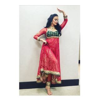 Elli Avrram feet photo thumbnail