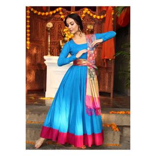 Elli Avrram feet photo thumbnail
