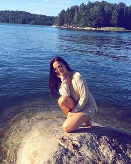 Elli Avrram feet photo thumbnail