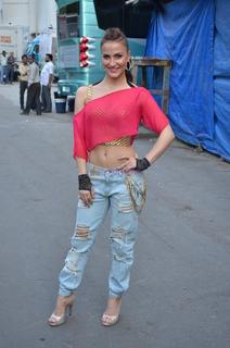 Elli Avrram feet photo thumbnail
